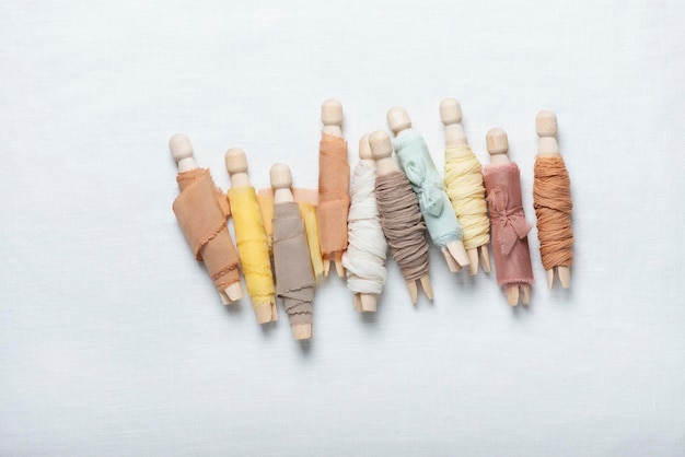 Krásna ručná výšivka na látke